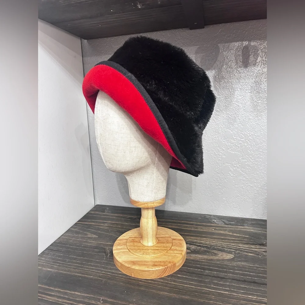 Fuzzy Bucket Hat One Size Cozy Winter Black & Red Vintage Reversible‎